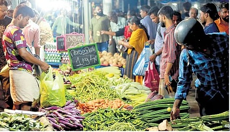 ഇറച്ചിയും മീനും തൊട്ടാല്‍ പൊള്ളും:  പച്ചക്കറി വിലയും കുതിക്കുന്നു: നടുവൊടിഞ്ഞ് പൊതുജനം
